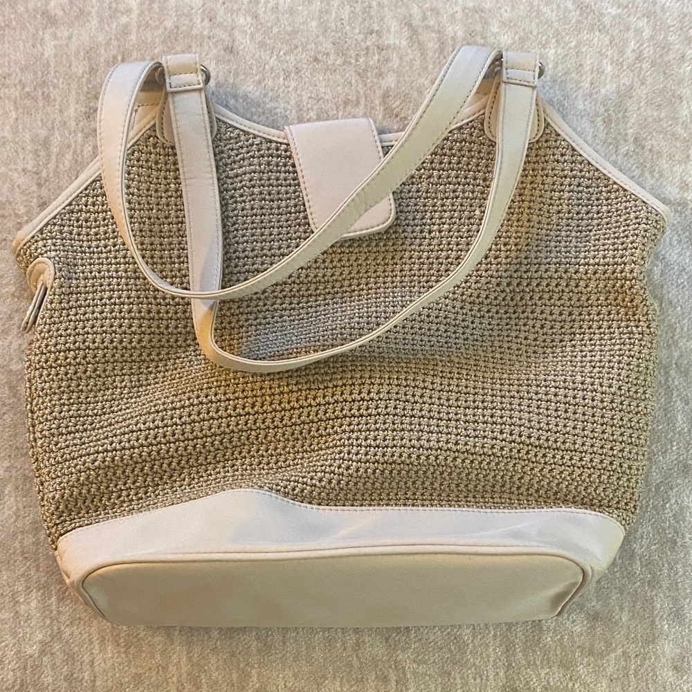 Elegant Beige Knit Tote Bag Deep Pocket. Long strap ne er used. Quality Durable